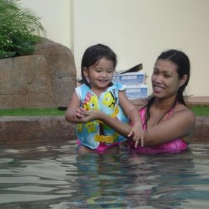 samantha & Wheng in pool