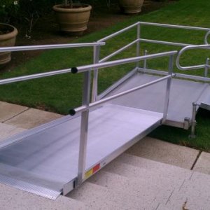Aluminum modular wheelchair ramp